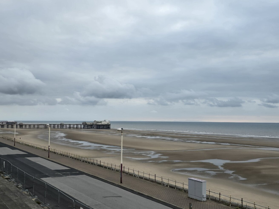 黑池海滩-黑潭必去景点