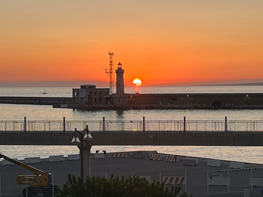 大洋洲艾斯卡勒马赛老港口酒店主图