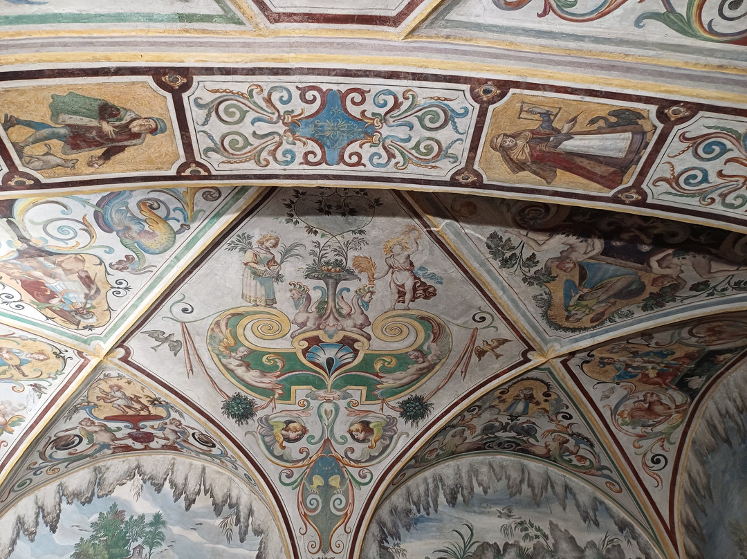 Palazzi del 500 e del 700 di Villa Litta-拉伊纳泰必去景点