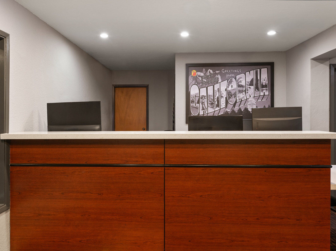 财神速8酒店主图