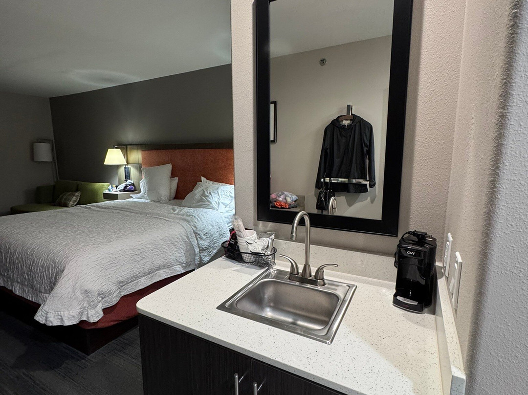 布朗伍德希尔顿恒庭酒店主图