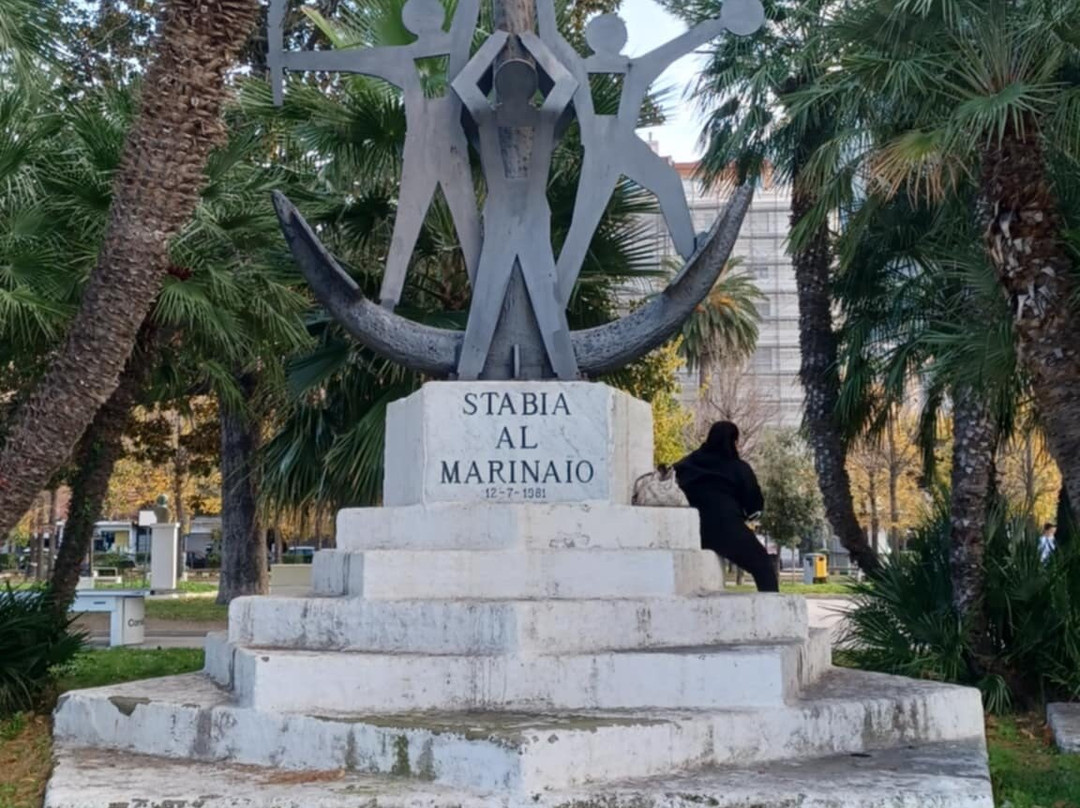 Monumento Stabia Al Marinaio-斯塔比亚海堡必去景点