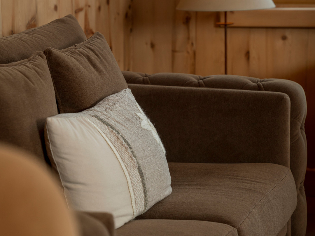 白塔迪皮妮酒店主图