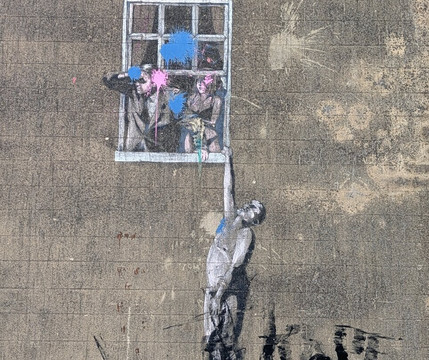 Banksy's Well Hung Lover-布里斯托尔必去景点