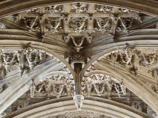 Eglise Notre-Dame-de-la-Tronchaye-莲蓬头必去景点