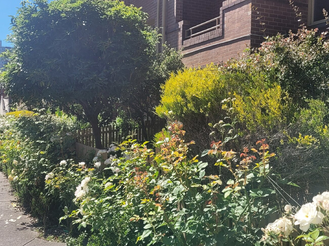 奎斯特皇家花园酒店主图