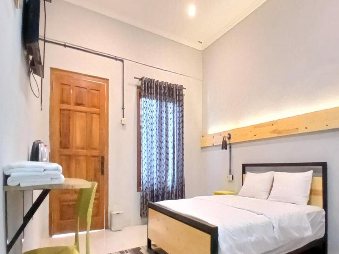 Kenewae Living Near Alun-alun Wonosari Mitra RedDoorz