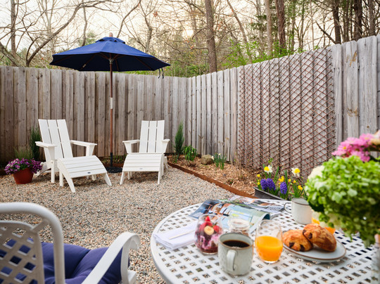 Abbey's Lantern Hill Inn主图