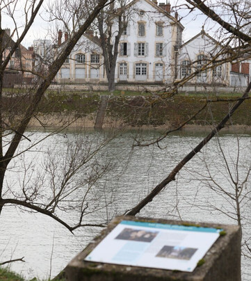 Les Pompes Elévatoires-索恩河畔沙隆必去景点