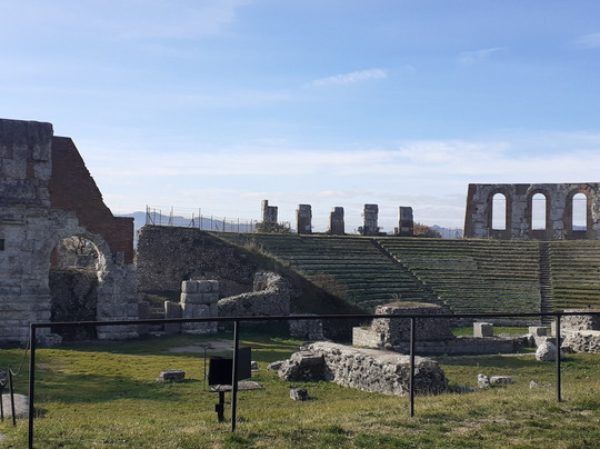 Teatro Romano-古比奥必去景点