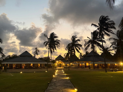 Ocean Beach Resort & Spa主图