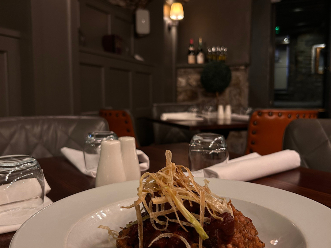 The Bear Restaurant & Bar主图