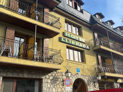 伊布拉达酒店主图