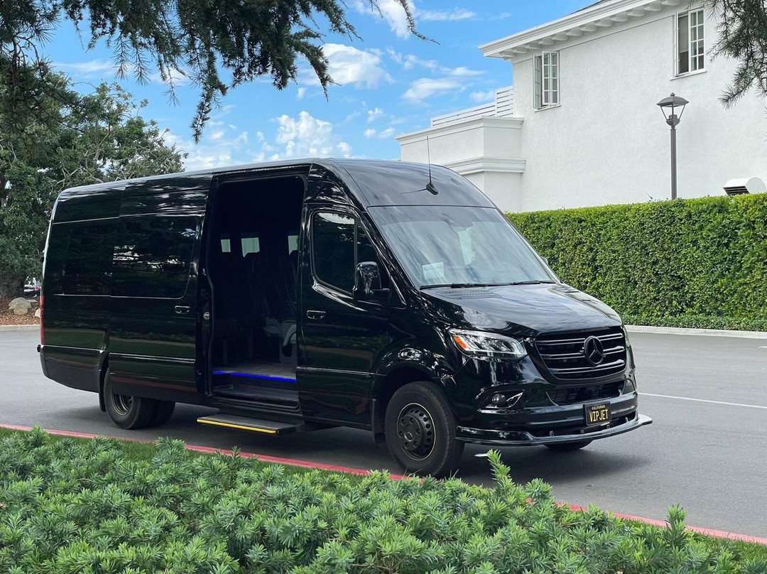 Lux4rides Limousine service and black car services-California City必去景点