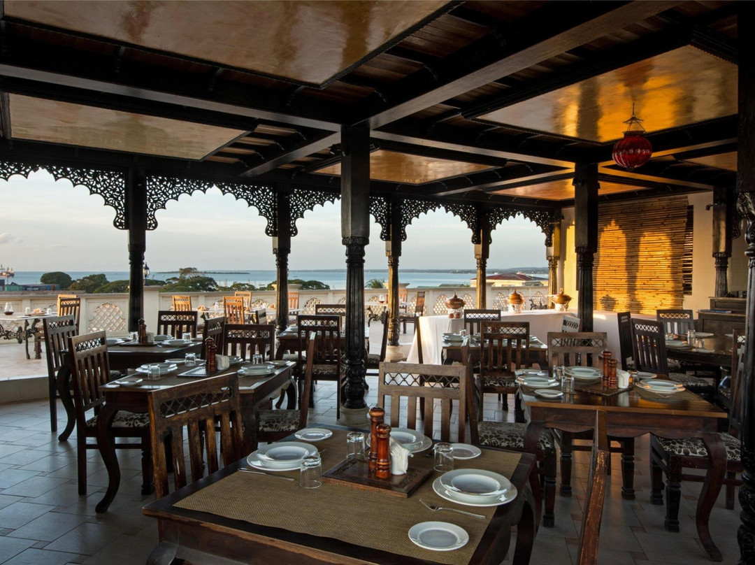 金色郁金香石镇精品酒店