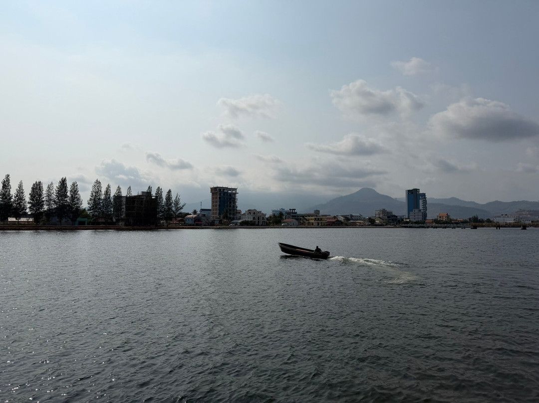 琥珀贡布酒店主图