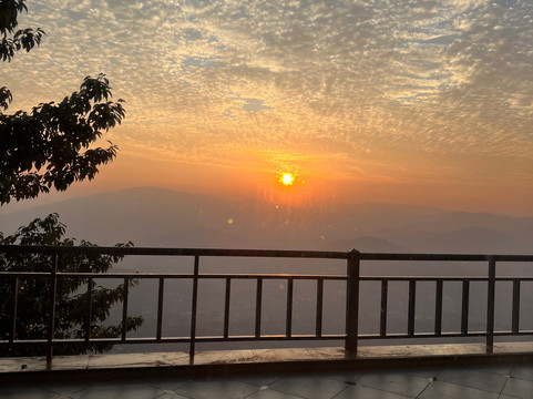 帝国山庄酒店主图