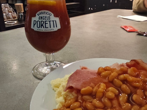 Plaza Premium Lounge Heathrow T5 Departures-伦敦必去景点