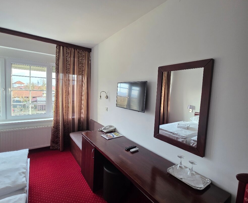 奥里昂酒店主图