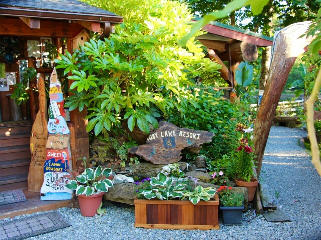 红宝石湖度假酒店主图