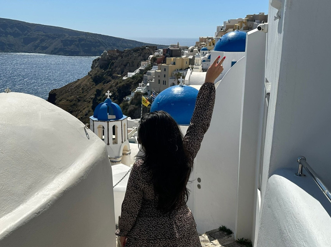 Santorini Traveller