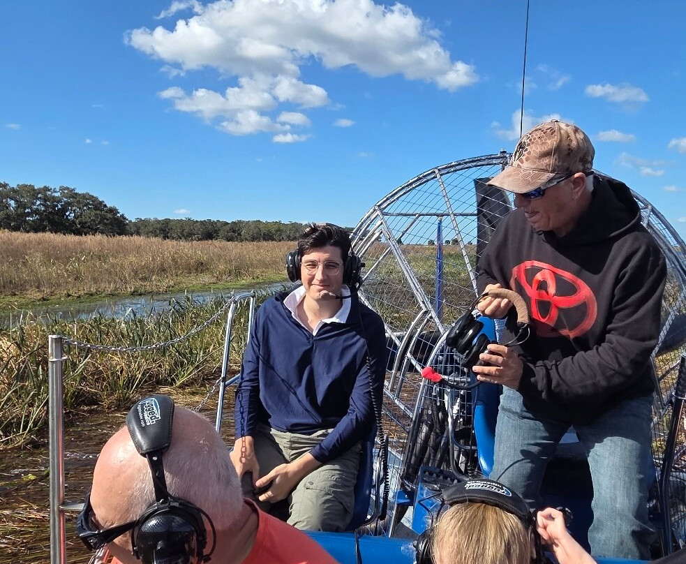 Grape Hammock Airboat & Alligator Tours-莱克威尔士必去景点