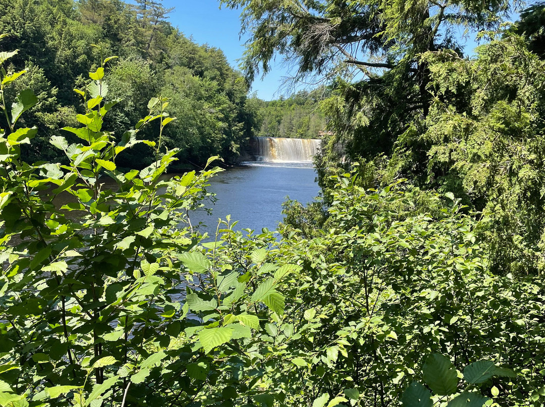 Tahquamenon Falls State Park-Paradise必去景点