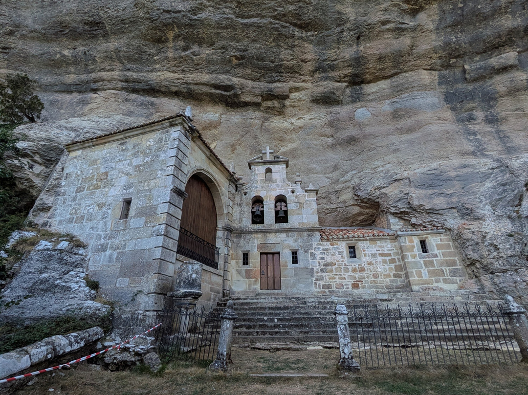 Cuevas de Ojo Guarena-Cueva必去景点