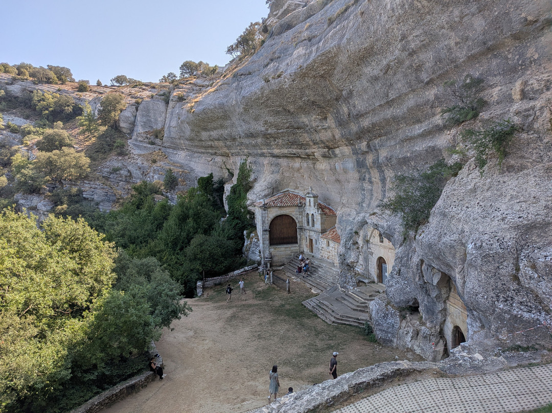 Cuevas de Ojo Guarena-Cueva必去景点