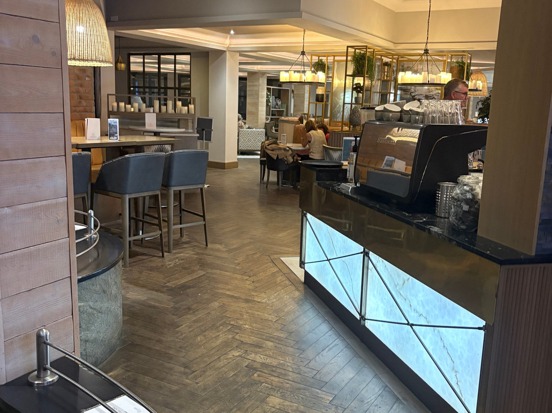 河滨小屋酒店主图