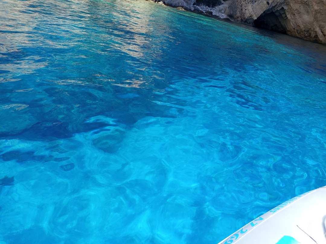 THE BLUE SEA MARIES-Porto Vromi必去景点