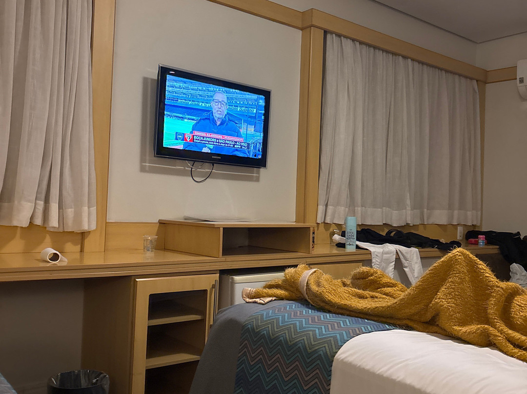 蒙雷阿莱普拉斯瓜鲁柳斯国际机场酒店主图