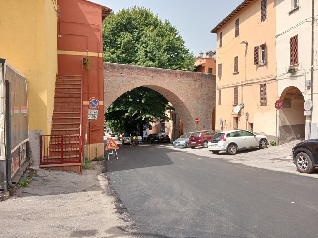 Porta Santa Elisabetta-Ellera必去景点