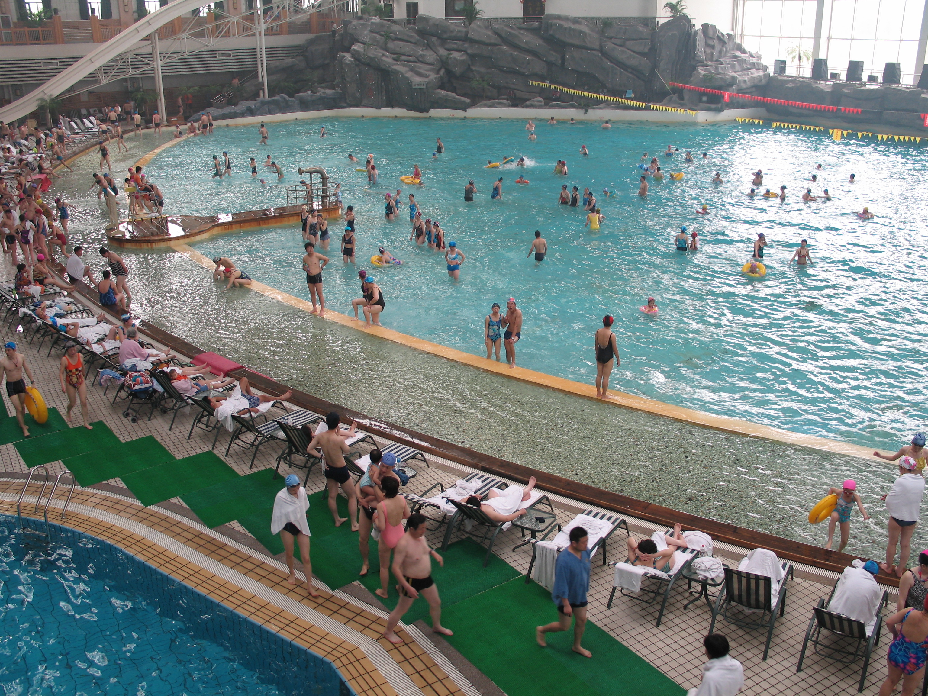 天龙源温泉度假村-客卧