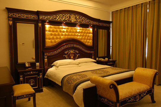 颐君酒店(洛阳高铁龙门站八里堂地铁站店)主图