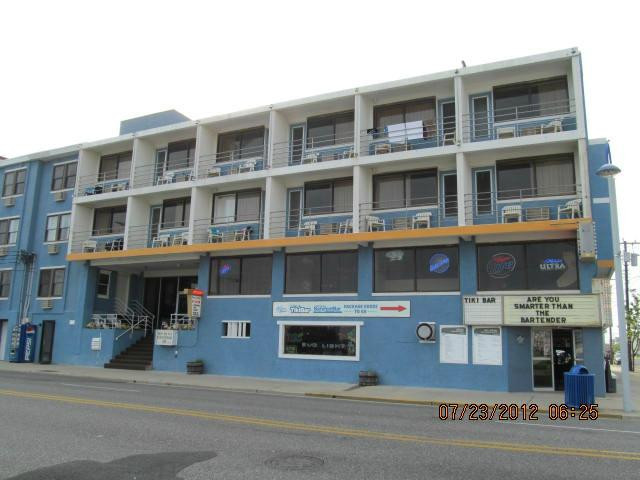 Oceanic Hotel & Barefoot Tiki Bar