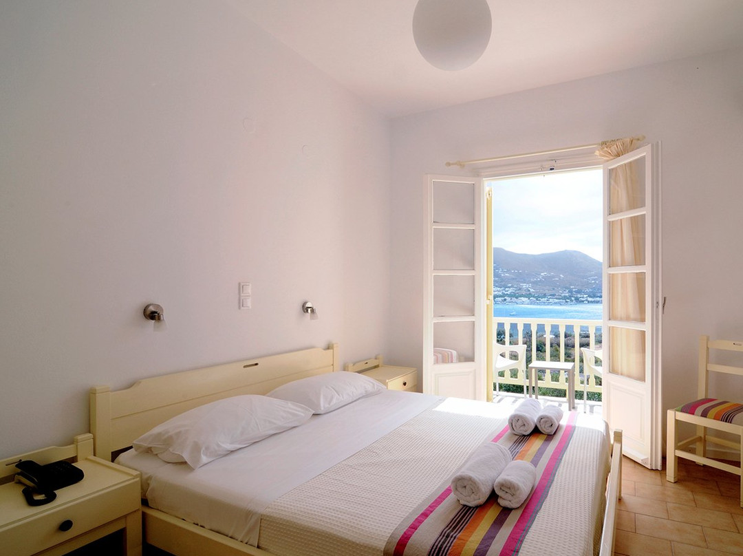 Akrotiri Hotel
