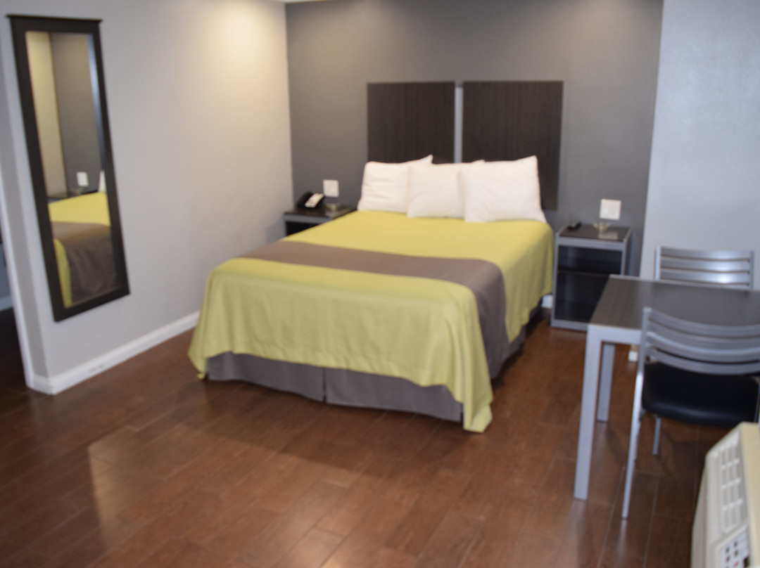 Deluxe Inn Hawthorne