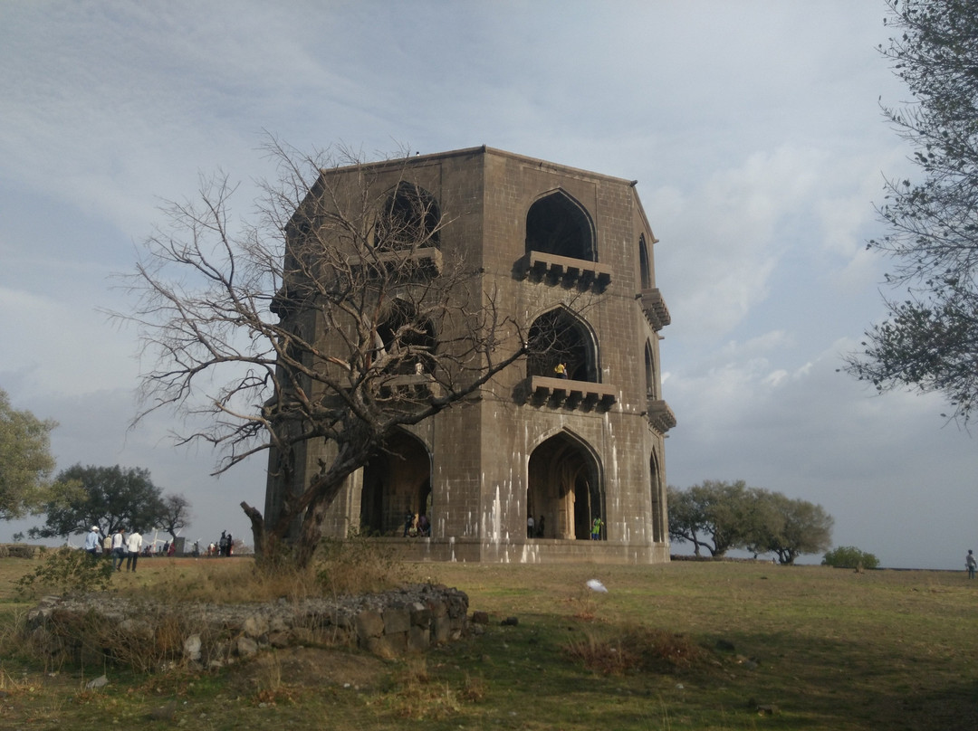 Salabat Khan's Tomb景点图片