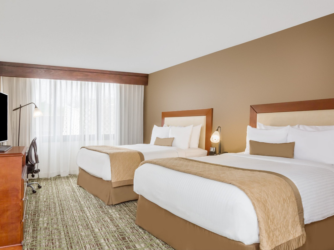 Clarion Hotel & Suites