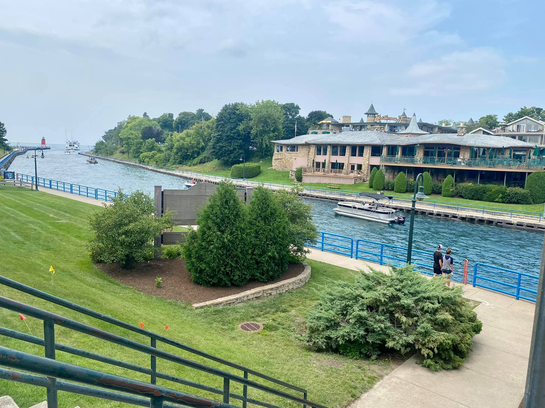 Weathervane Terrace Inn & Suites主图