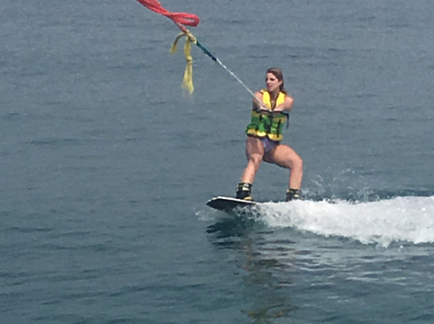 Ikarus Watersports-雷斯蒙必去景点