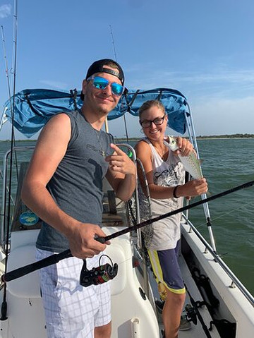 Outlaw Charters FMB-迈尔斯堡海滩必去景点