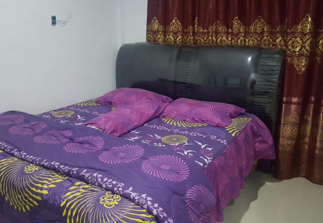 Hotel Maroon