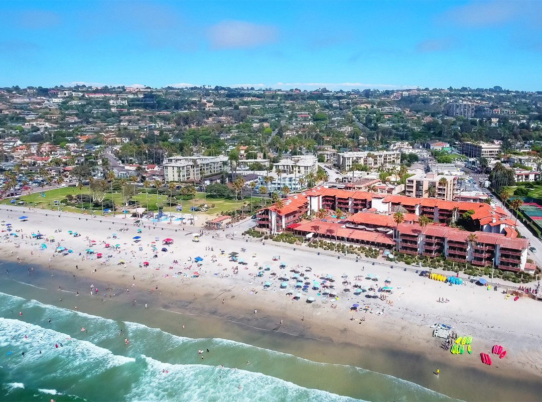 拉霍亚海岸酒店