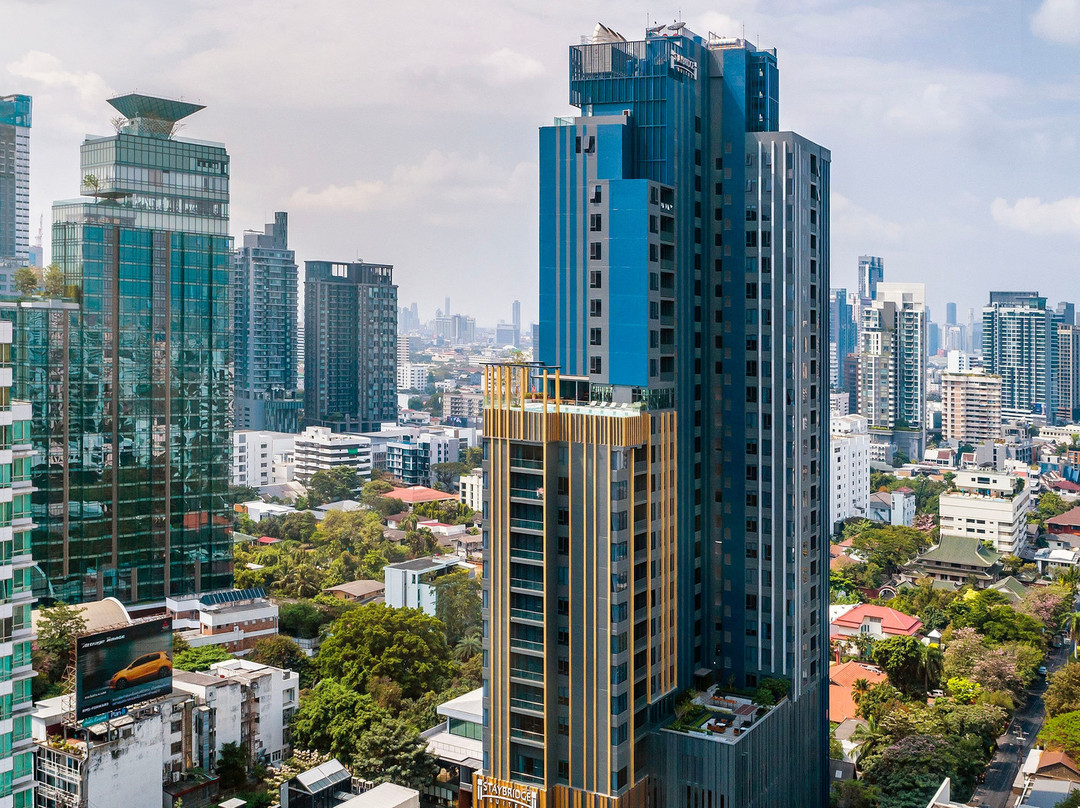 曼谷通罗宿之桥套房酒店主图