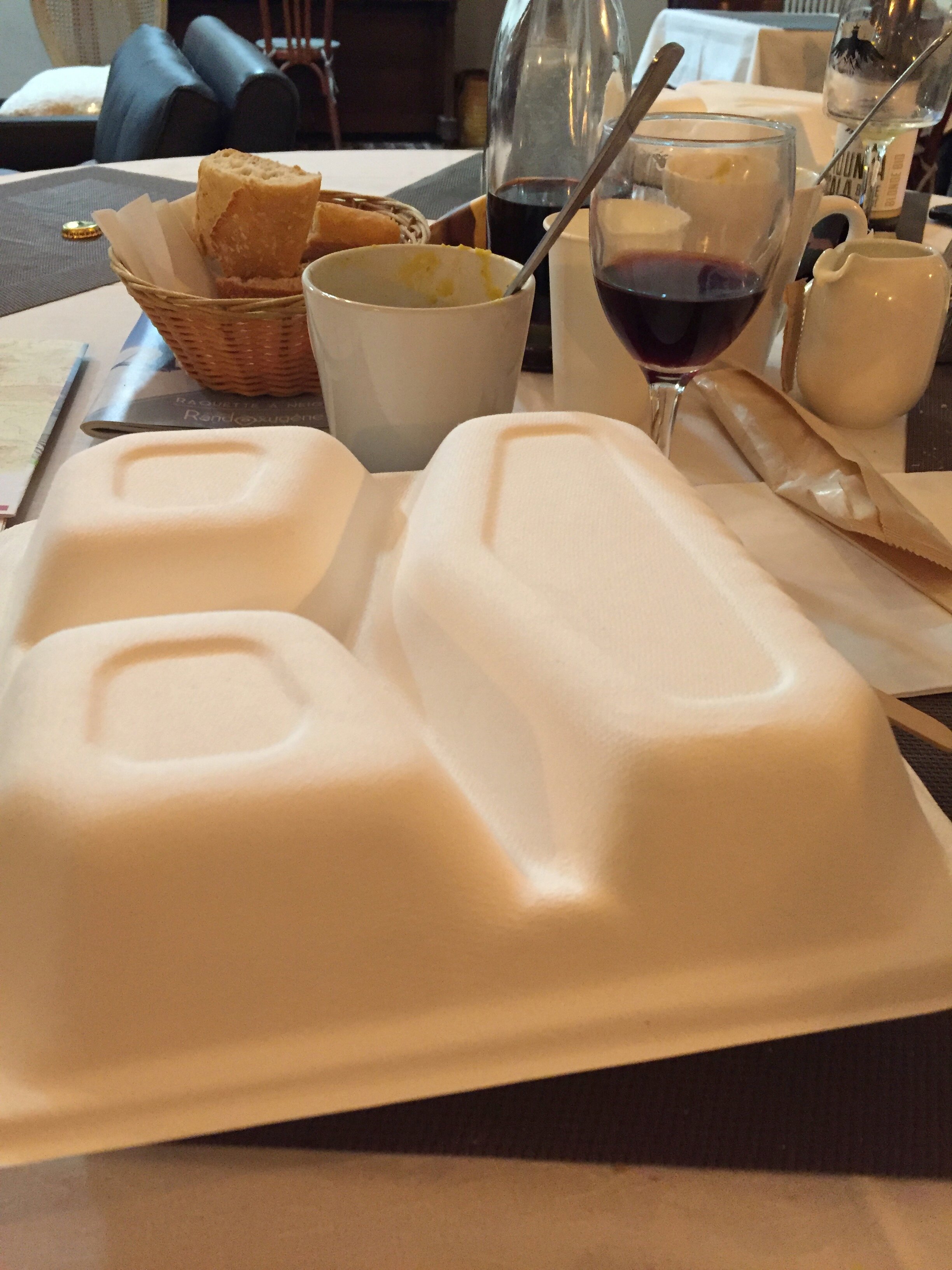 Les Terres Rouges 06-餐饮