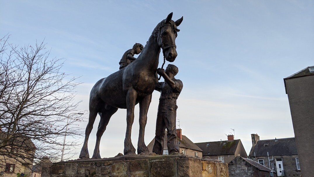 Man, Boy and Horse at Loanhead-Loanhead必去景点