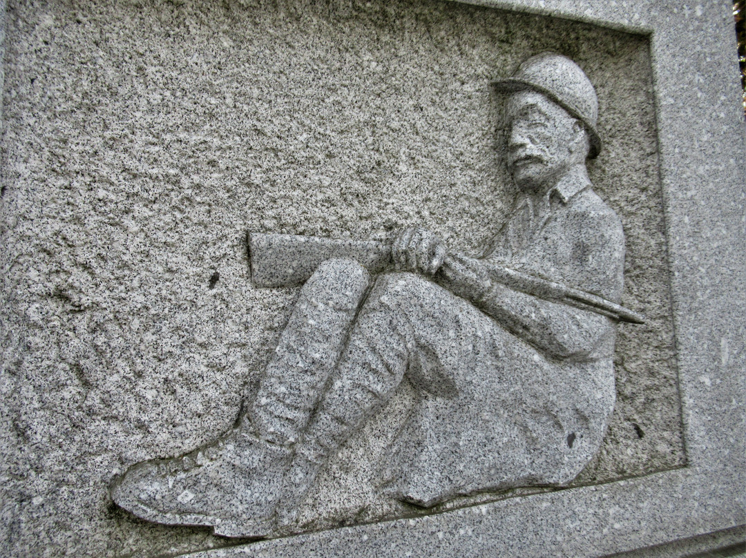 Monument Aux Morts景点图片