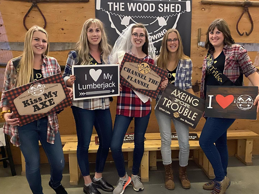 Wood Shed Axe Throwing-西尔万湖必去景点